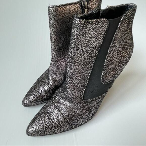 Donald Pliner Blis heeled boots booties metallic with stretch panel - Picture 5 of 12